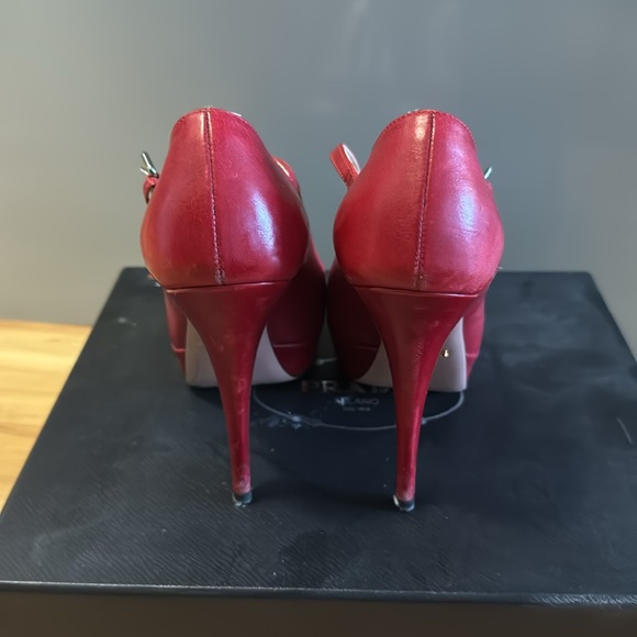 Prada heels - Picture 4 of 8